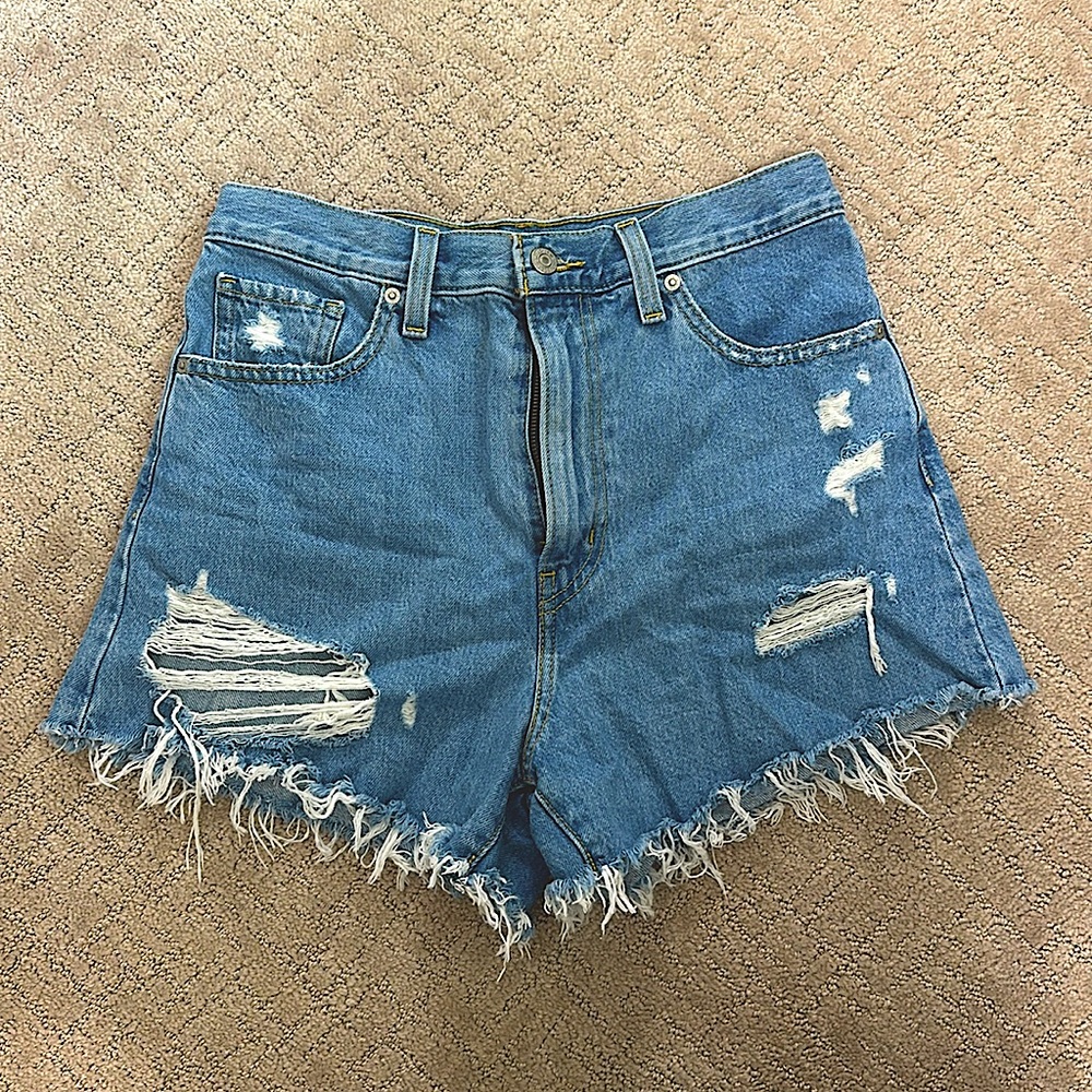 levi high waisted mom jean short, size 28